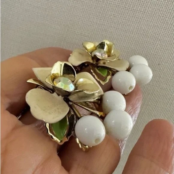 Vintage Rose Rhinestone Clip on Earrings